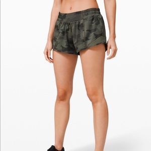 LULULEMON Hotty Hot Shorts 2.5”